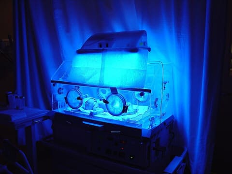 Dräger Isolette 8000 Plus Infant Incubator photo 3