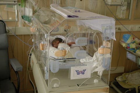 Dräger Isolette 8000 Plus Infant Incubator
