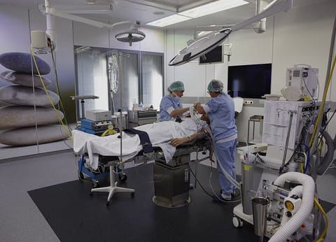 Steris Amsco 3085 SP Surgical Table photo 2