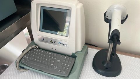 BIOMERIEUX Vitek 2 Bacterial Identification System photo 4