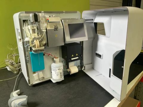 SYSMEX XP-300 Hematology Analyzer photo 2