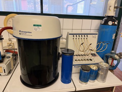 MICROMERITICS Gemini VII 2390 Laboratory Instrument