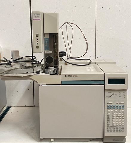 HEWLETT PACKARD 6890 Gas Chromatograph