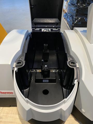 THERMO SCIENTIFIC Evolution 600 Spectrophotometer photo 2