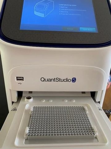 APPLIED BIOSYSTEMS QuantStudio 5 PCR Analyzer photo 4