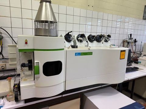 PERKIN ELMER Optima 8300 Mass Spectrometer