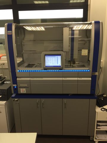 QIAGEN QIAsymphony SP DNA extractor photo 2