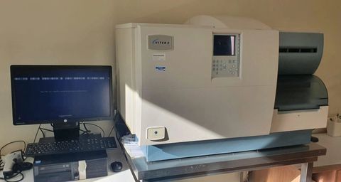 BIOMERIEUX Vitek 2 Bacterial Identification System