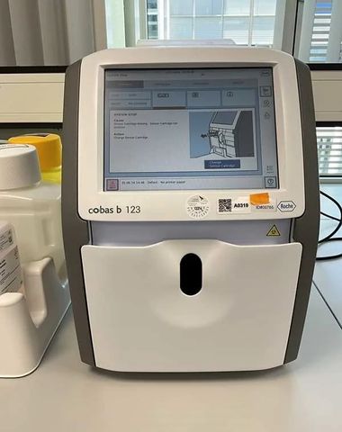 ROCHE cobas b 123 Blood Gas Analyzer